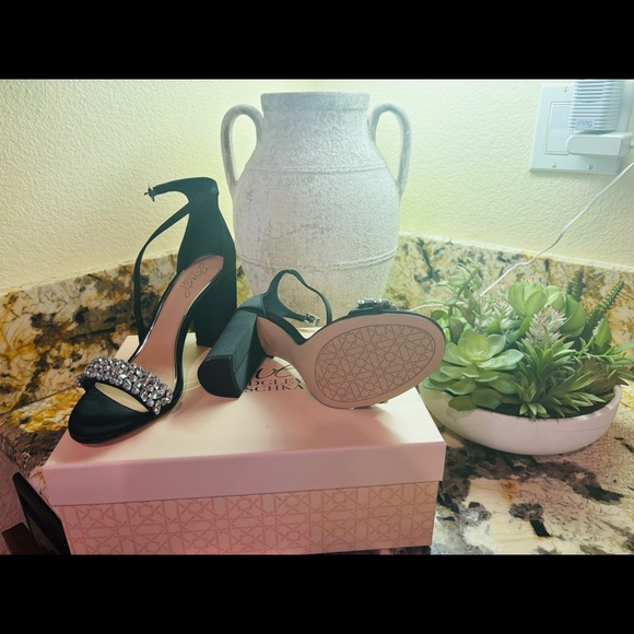 NEW Beautiful Badgley Mischka Jewel High Heels Size 8 - Picture 5 of 6